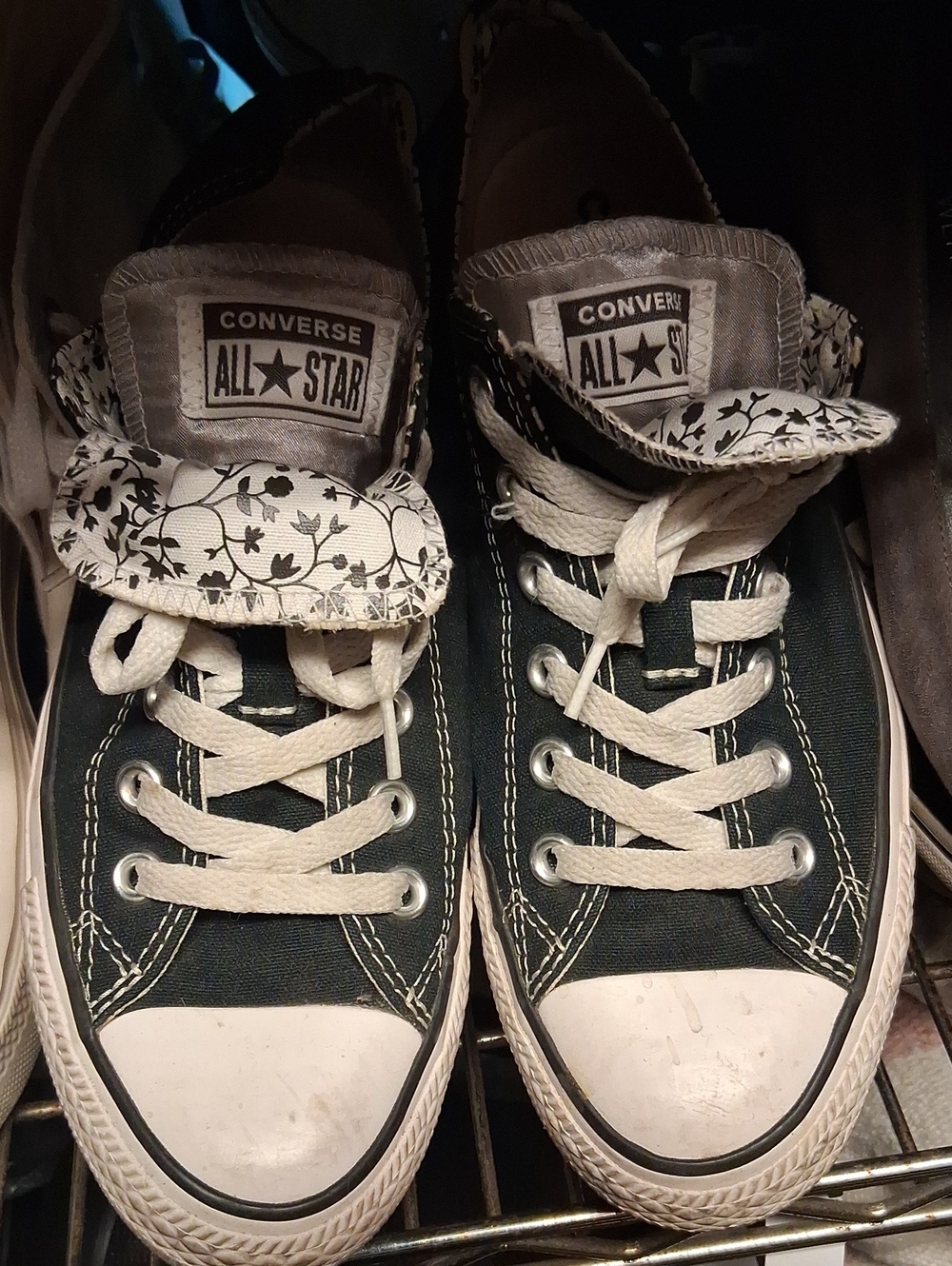 Converse Low Tops Floral Lined Sneakers Black Womens 8 - Picture 1 of 5
